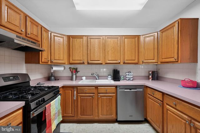 3 WOJTYLA CT, Toms River, NJ 08757