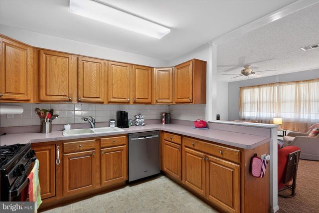 3 WOJTYLA CT, Toms River, NJ 08757