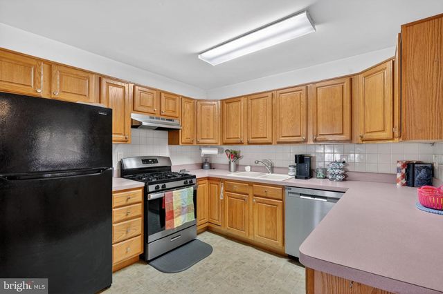 3 WOJTYLA CT, Toms River, NJ 08757