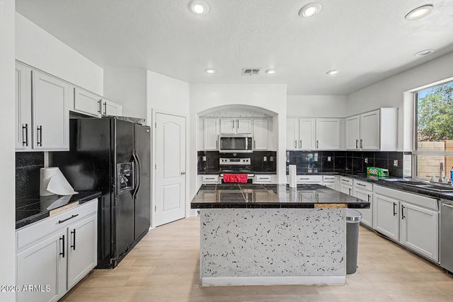 9204 W RIVERSIDE Avenue, Tolleson, AZ 85353