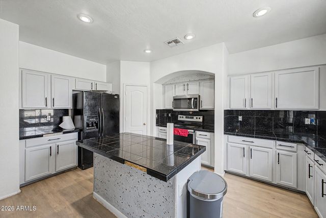 9204 W RIVERSIDE Avenue, Tolleson, AZ 85353