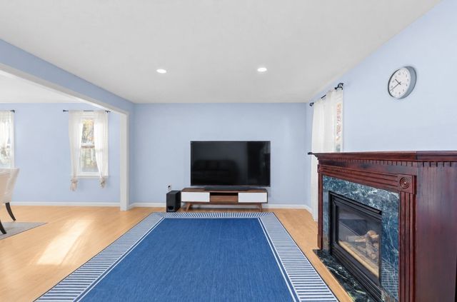 70 Nelson Dr, Bridgewater, MA 02324