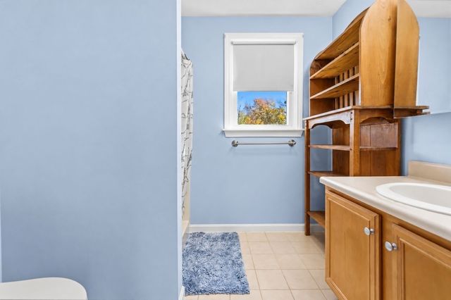 70 Nelson Dr, Bridgewater, MA 02324