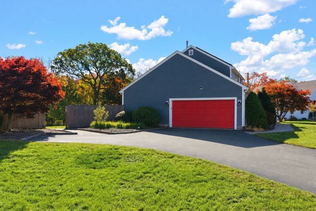 70 Nelson Dr, Bridgewater, MA 02324