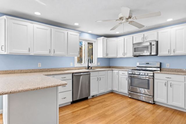 70 Nelson Dr, Bridgewater, MA 02324