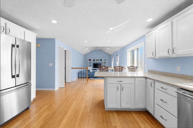 70 Nelson Dr, Bridgewater, MA 02324