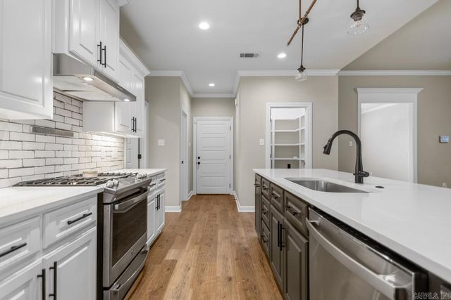 9880 Willow Brook Dr, Sherwood, AR 72120