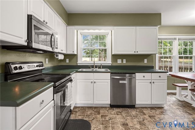 3136 Ramsey Dr, Chester, VA 23831