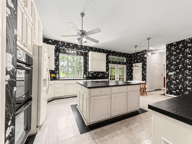 307 Whispering Hills Street, Hot Springs, AR 71901