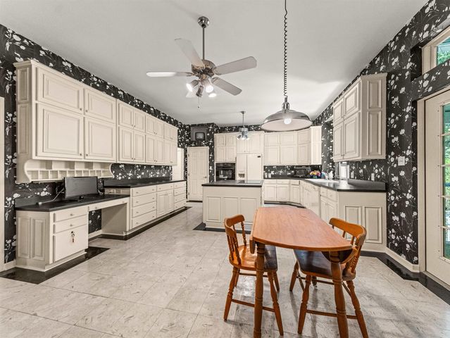 307 Whispering Hills Street, Hot Springs, AR 71901