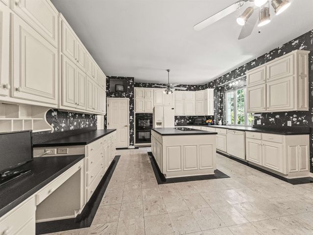 307 Whispering Hills Street, Hot Springs, AR 71901