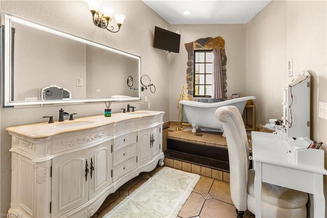 1504 Bowlees CV, Bradenton, FL 34207