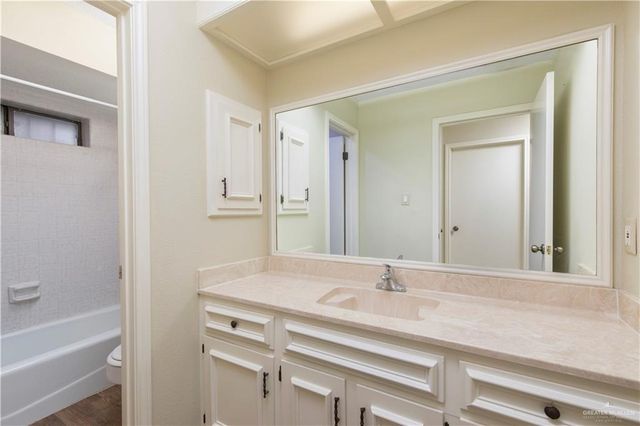 112 E Xanthisma Avenue, Mcallen, TX 78504