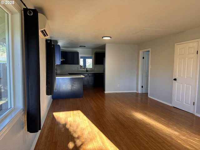 1335 7TH St, Florence, OR 97439