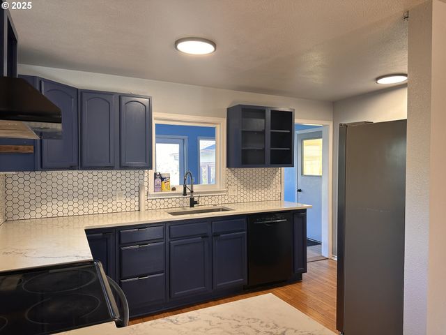 1335 7TH St, Florence, OR 97439