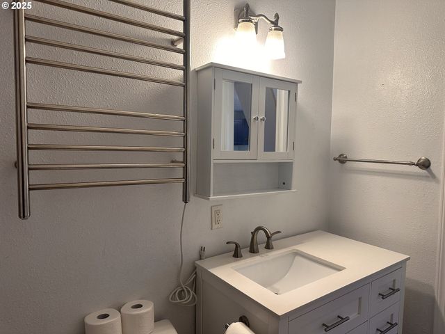 1335 7TH St, Florence, OR 97439