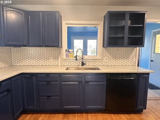 1335 7TH St, Florence, OR 97439