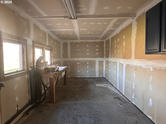 1335 7TH St, Florence, OR 97439