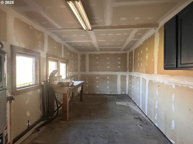 1335 7TH St, Florence, OR 97439