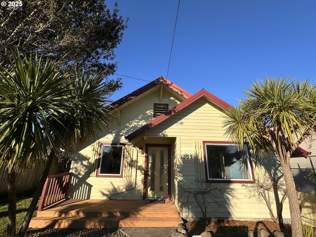 1335 7TH St, Florence, OR 97439