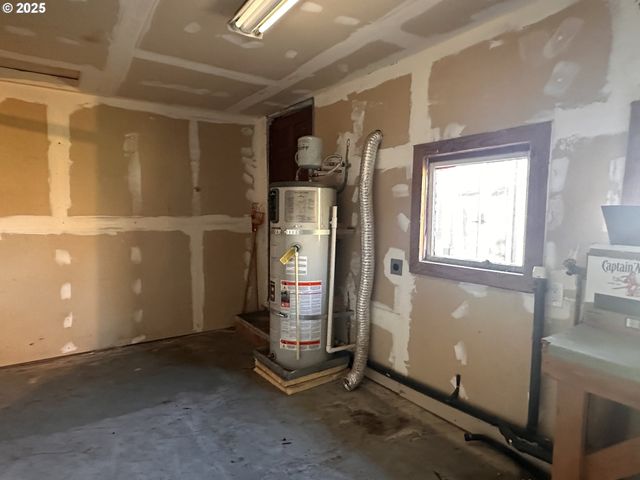 1335 7TH St, Florence, OR 97439