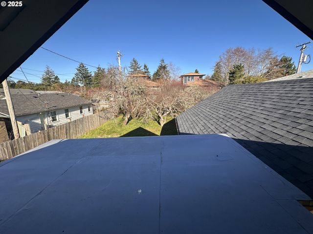 1335 7TH St, Florence, OR 97439