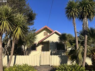 1335 7TH St, Florence, OR 97439