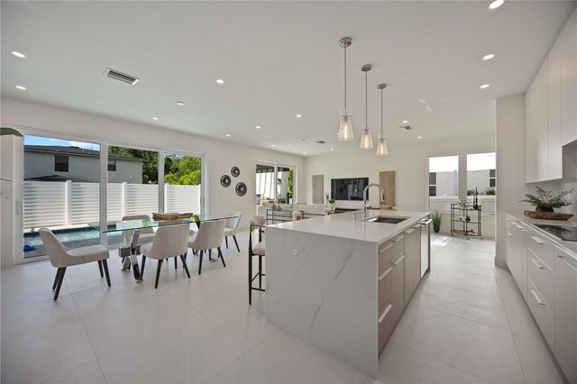 2590 FLOYD STREET, Sarasota, FL 34239