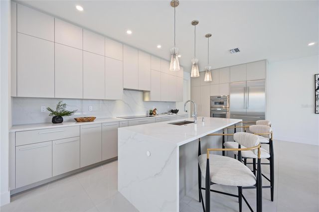 2590 FLOYD STREET, Sarasota, FL 34239