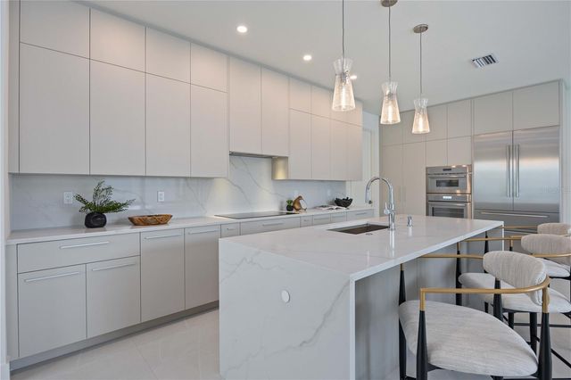 2590 FLOYD STREET, Sarasota, FL 34239