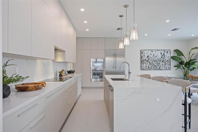 2590 FLOYD STREET, Sarasota, FL 34239