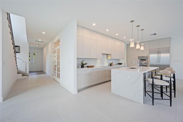 2590 FLOYD STREET, Sarasota, FL 34239