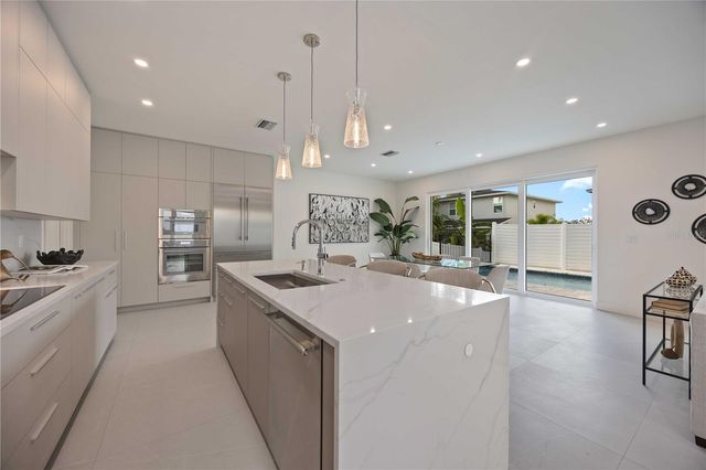 2590 FLOYD STREET, Sarasota, FL 34239