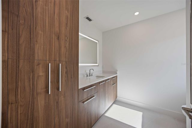 2590 FLOYD STREET, Sarasota, FL 34239