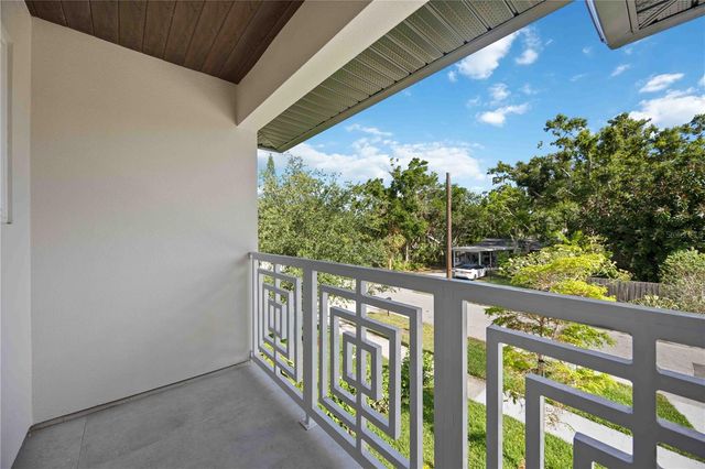 2590 FLOYD STREET, Sarasota, FL 34239