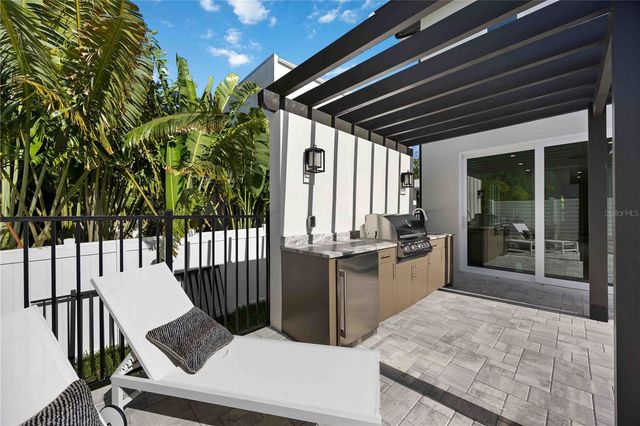 2590 FLOYD STREET, Sarasota, FL 34239