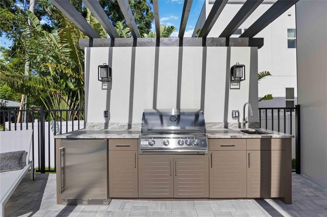 2590 FLOYD STREET, Sarasota, FL 34239