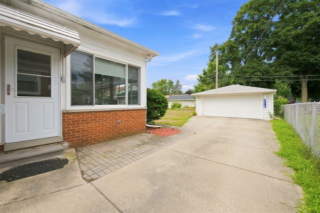 16981 Macarthur, Redford, MI 48240