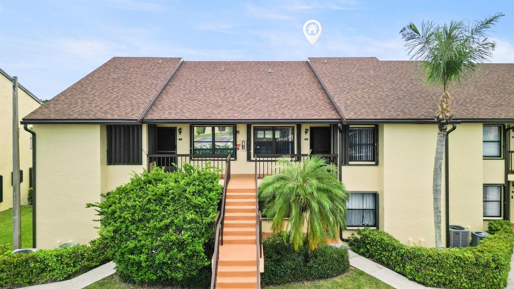4698 Lucerne Lakes Boulevard E 202, Lake Worth, FL 33467
