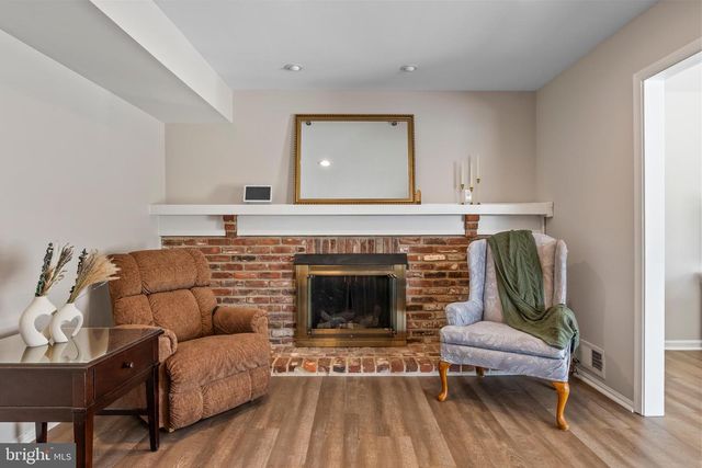 206 MEADOW DR, Mount Laurel, NJ 08054