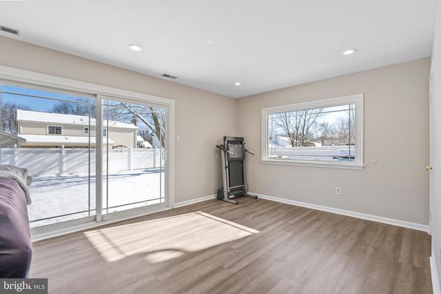 206 MEADOW DR, Mount Laurel, NJ 08054