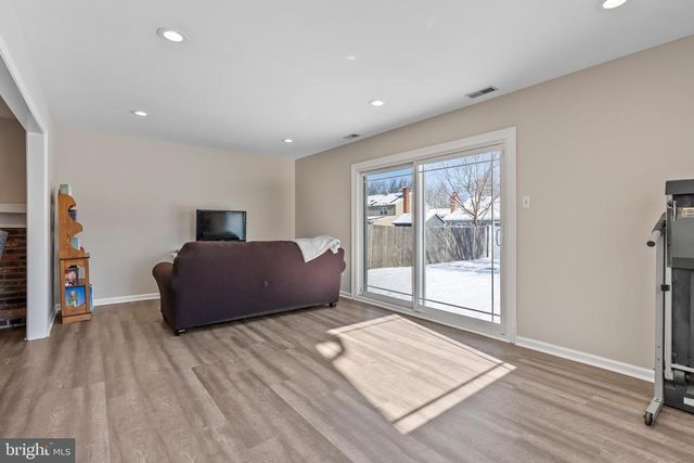 206 MEADOW DR, Mount Laurel, NJ 08054