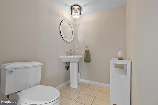 206 MEADOW DR, Mount Laurel, NJ 08054