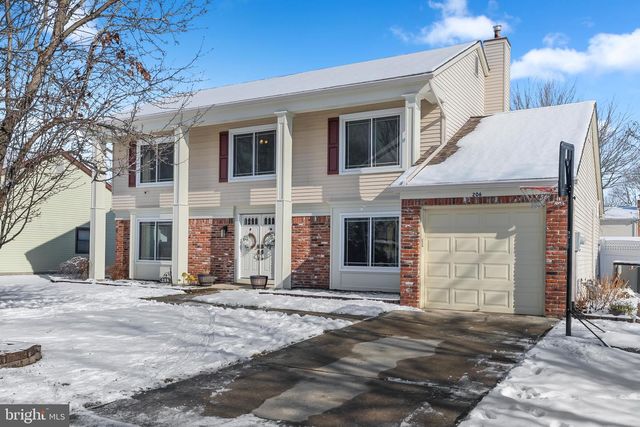 206 MEADOW DR, Mount Laurel, NJ 08054