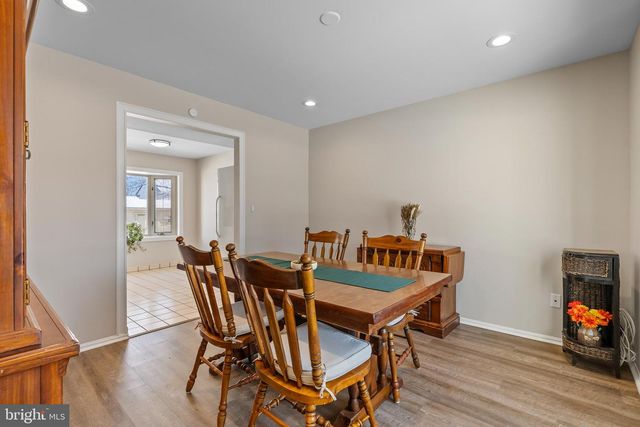 206 MEADOW DR, Mount Laurel, NJ 08054