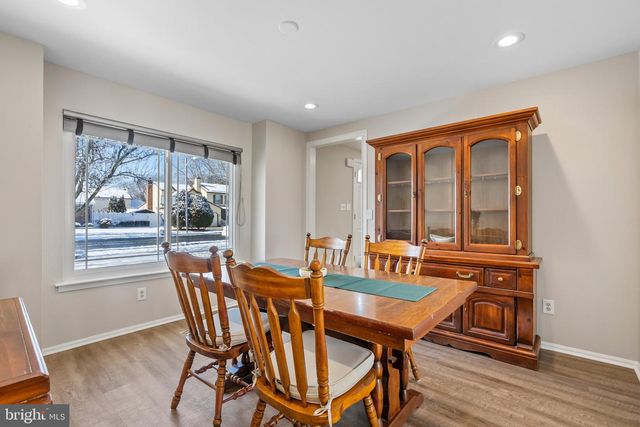 206 MEADOW DR, Mount Laurel, NJ 08054