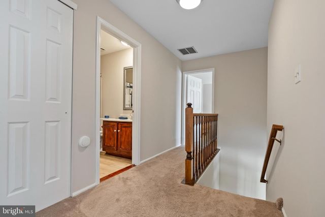 206 MEADOW DR, Mount Laurel, NJ 08054