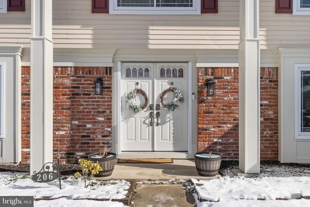 206 MEADOW DR, Mount Laurel, NJ 08054