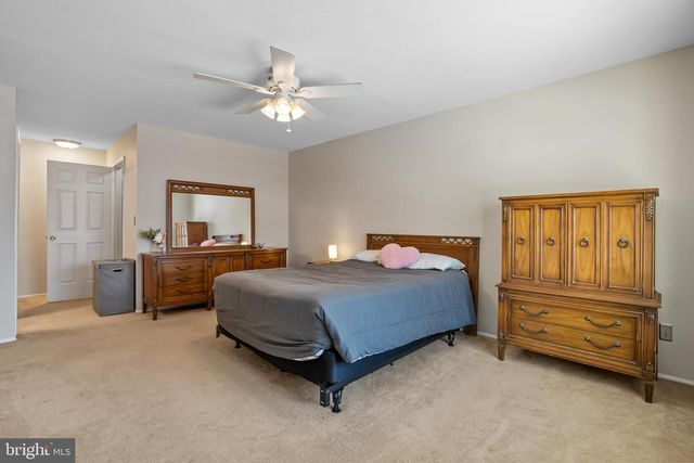 206 MEADOW DR, Mount Laurel, NJ 08054