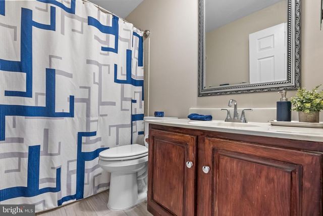 206 MEADOW DR, Mount Laurel, NJ 08054